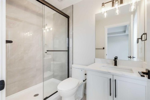 468 Rivercrest View, Cochrane, AB - Indoor Photo Showing Bathroom