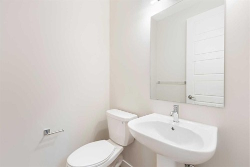 430 River Avenue, Cochrane, AB - Indoor Photo Showing Bathroom