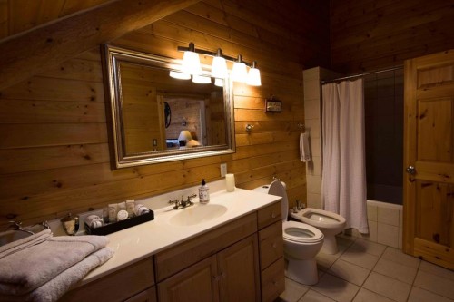 104 White Avenue, Bragg Creek, AB - Indoor Photo Showing Bathroom