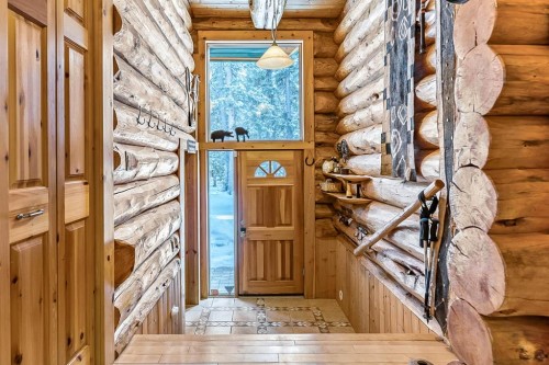 104 White Avenue, Bragg Creek, AB - Indoor Photo Showing Other Room