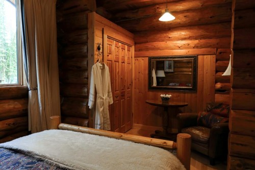 104 White Avenue, Bragg Creek, AB - Indoor Photo Showing Bedroom