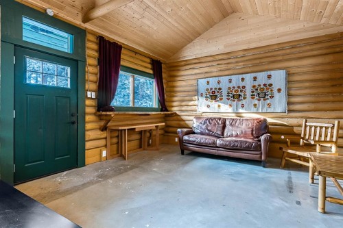 104 White Avenue, Bragg Creek, AB - Indoor