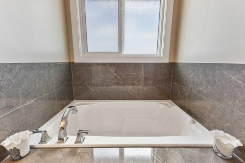 146 Muirfield Boulevard, Lyalta, AB - Indoor Photo Showing Bathroom