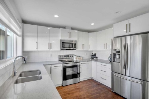 404-1530 Bayside Avenue Sw, Airdrie, AB - Indoor Photo Showing Kitchen With Stainless Steel Kitchen With Double Sink With Upgraded Kitchen