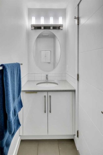 404-1530 Bayside Avenue Sw, Airdrie, AB - Indoor Photo Showing Bathroom
