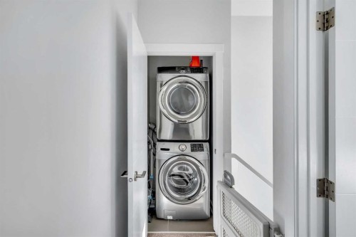 404-1530 Bayside Avenue Sw, Airdrie, AB - Indoor Photo Showing Laundry Room