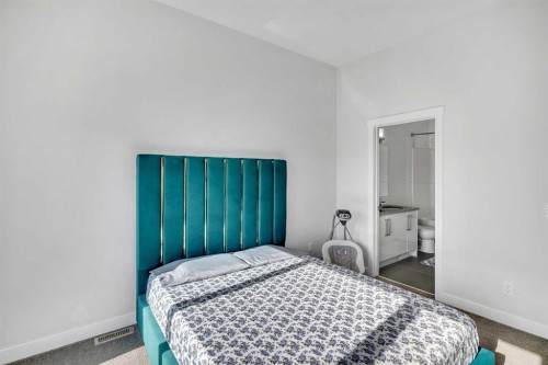 404-1530 Bayside Avenue Sw, Airdrie, AB - Indoor Photo Showing Bedroom