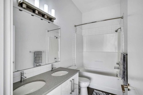 404-1530 Bayside Avenue Sw, Airdrie, AB - Indoor Photo Showing Bathroom