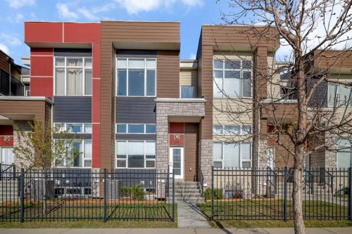 404-1530 Bayside Avenue Sw, Airdrie, AB - Outdoor With Facade