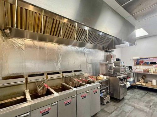 18-3304 64 Street, Calgary, AB 