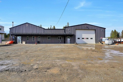 1101 Main Avenue, Sundre, AB 