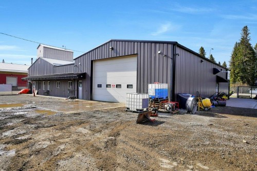 1101 Main Avenue, Sundre, AB 