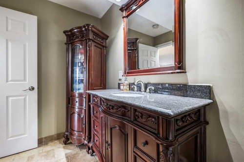 404-80 Point Mckay Crescent Nw, Calgary, AB - Indoor Photo Showing Bathroom