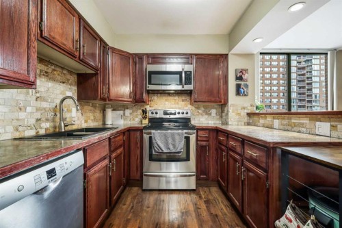 404-80 Point Mckay Crescent Nw, Calgary, AB - Indoor Photo Showing Kitchen With Double Sink