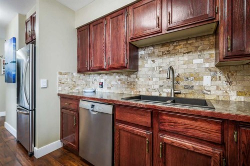 404-80 Point Mckay Crescent Nw, Calgary, AB - Indoor Photo Showing Kitchen With Double Sink
