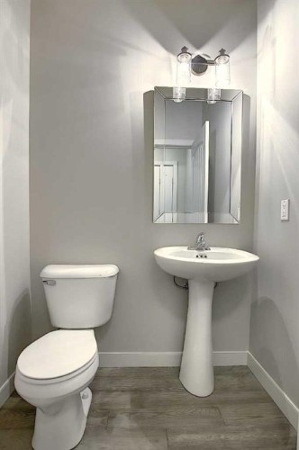 434 River Avenue, Cochrane, AB - Indoor Photo Showing Bathroom