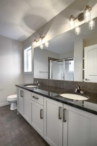 434 River Avenue, Cochrane, AB - Indoor Photo Showing Bathroom