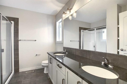 434 River Avenue, Cochrane, AB - Indoor Photo Showing Bathroom