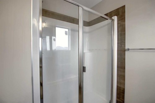 434 River Avenue, Cochrane, AB - Indoor Photo Showing Bathroom
