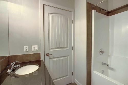 434 River Avenue, Cochrane, AB - Indoor Photo Showing Bathroom
