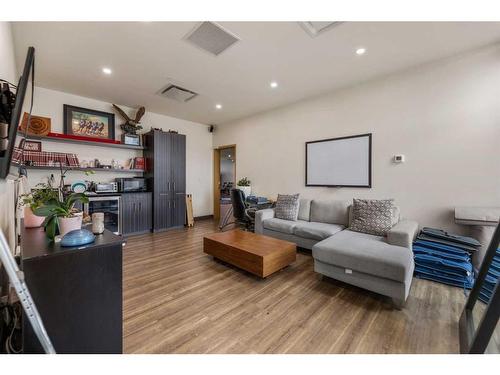 4620-4624 16 Avenue Nw, Calgary, AB 