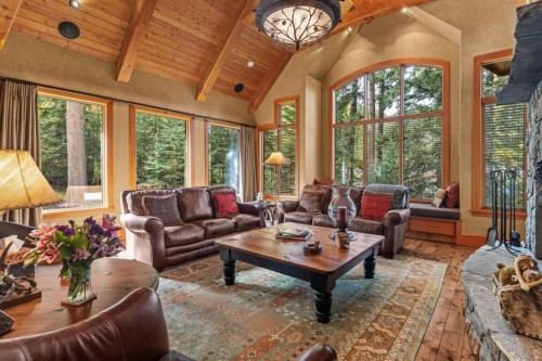 163 Cairns Landing, Canmore, AB - Indoor Photo Showing Living Room
