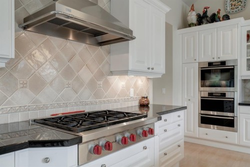 107 Lougheed Circle, Banff, AB - Indoor Photo Showing Kitchen