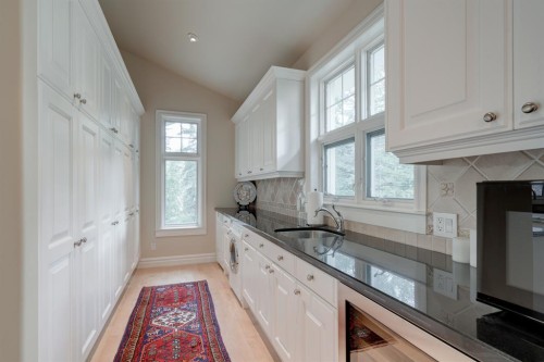 107 Lougheed Circle, Banff, AB - Indoor Photo Showing Kitchen
