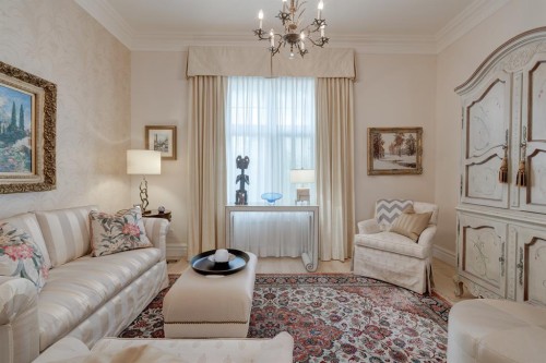 107 Lougheed Circle, Banff, AB - Indoor Photo Showing Living Room