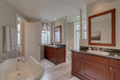 107 Lougheed Circle, Banff, AB - Indoor Photo Showing Bathroom