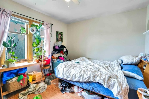 112 29 Avenue Nw, Calgary, AB - Indoor Photo Showing Bedroom