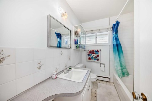 708 75 Avenue Sw, Calgary, AB - Indoor