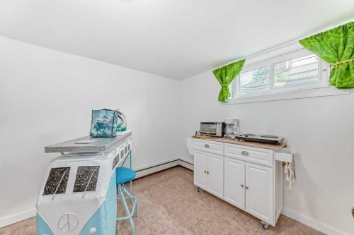 708 75 Avenue Sw, Calgary, AB - Indoor