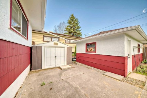 708 75 Avenue Sw, Calgary, AB - Outdoor With Exterior