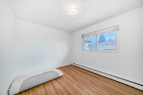 708 75 Avenue Sw, Calgary, AB - Indoor Photo Showing Other Room