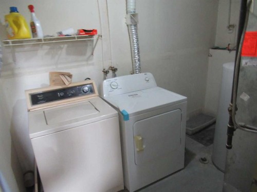 18-420 Center Street North, Sundre, AB - Indoor Photo Showing Laundry Room