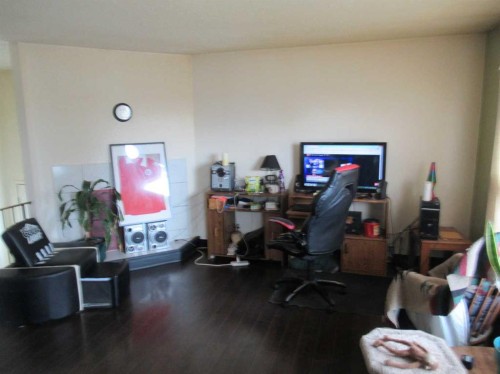 18-420 Center Street North, Sundre, AB - Indoor