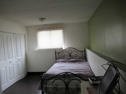 18-420 Center Street North, Sundre, AB - Indoor Photo Showing Bedroom
