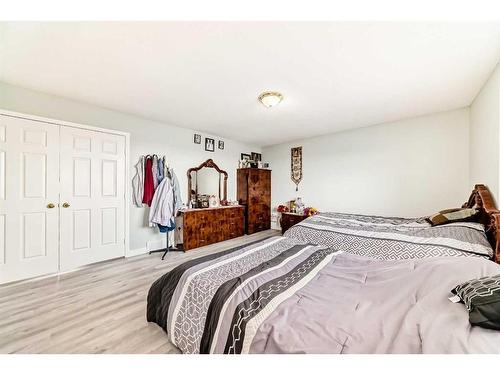 158 Panamount Drive Nw, Calgary, AB - Indoor Photo Showing Bedroom
