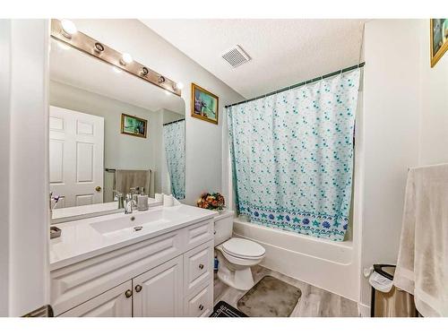 158 Panamount Drive Nw, Calgary, AB - Indoor Photo Showing Bathroom