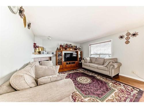 158 Panamount Drive Nw, Calgary, AB - Indoor Photo Showing Living Room