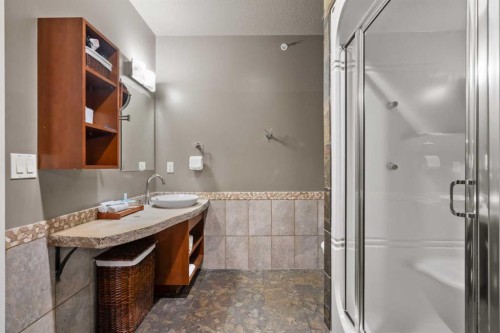 407-187 Kananaskis Way, Canmore, AB - Indoor Photo Showing Bathroom