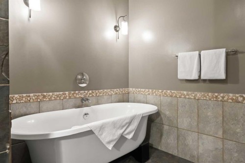 407-187 Kananaskis Way, Canmore, AB - Indoor Photo Showing Bathroom