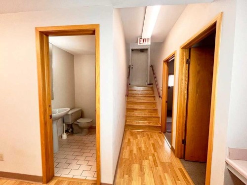 4131 Bow Trail Sw, Calgary, AB 