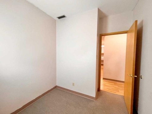 4131 Bow Trail Sw, Calgary, AB 