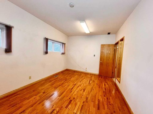 4131 Bow Trail Sw, Calgary, AB 