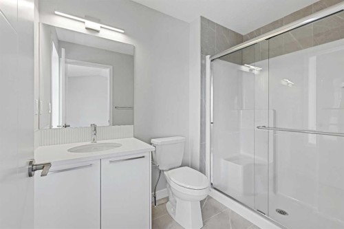 7075 Rangeview Avenue Se, Calgary, AB - Indoor Photo Showing Bathroom