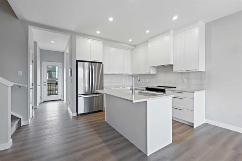 7075 Rangeview Avenue Se, Calgary, AB - Indoor Photo Showing Kitchen With Stainless Steel Kitchen With Upgraded Kitchen