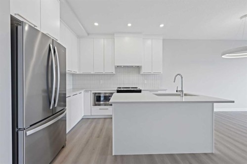 7075 Rangeview Avenue Se, Calgary, AB - Indoor Photo Showing Kitchen With Stainless Steel Kitchen With Upgraded Kitchen