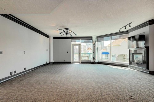 1401-837 2 Avenue Sw, Calgary, AB - Indoor Photo Showing Garage